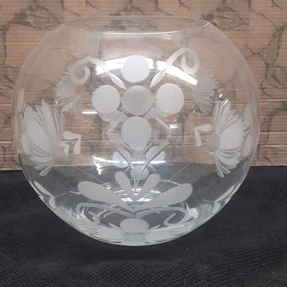 Gorgeous vintage etched flowers and leaves on globe style glass bowl. - Picture 2 of 5
